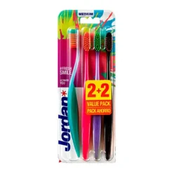 Escovas de Dentes Médias Ultimate 2+2 Grátis